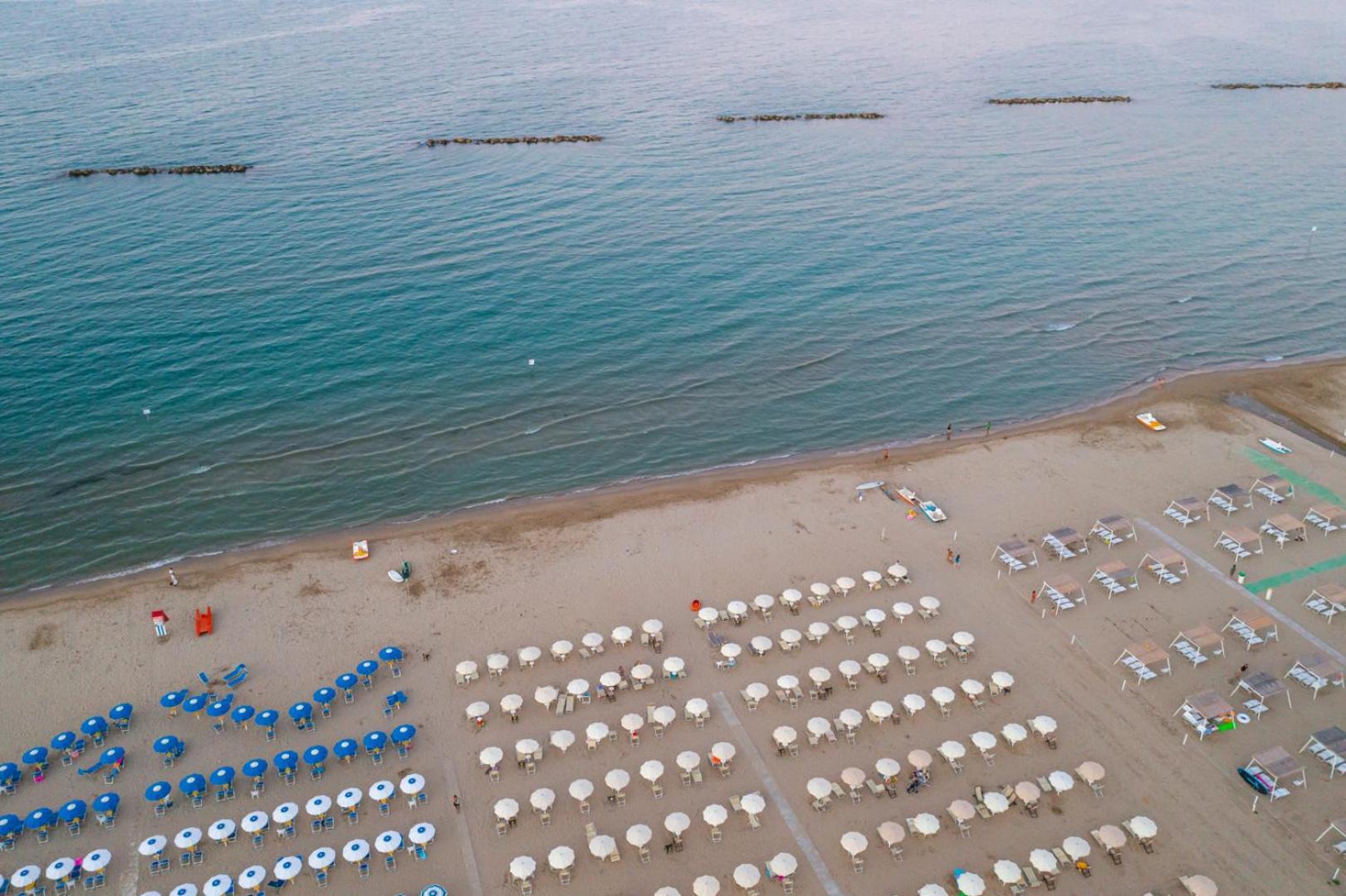 Hotel Il Moro Roseto Degli Abruzzi Esterno foto