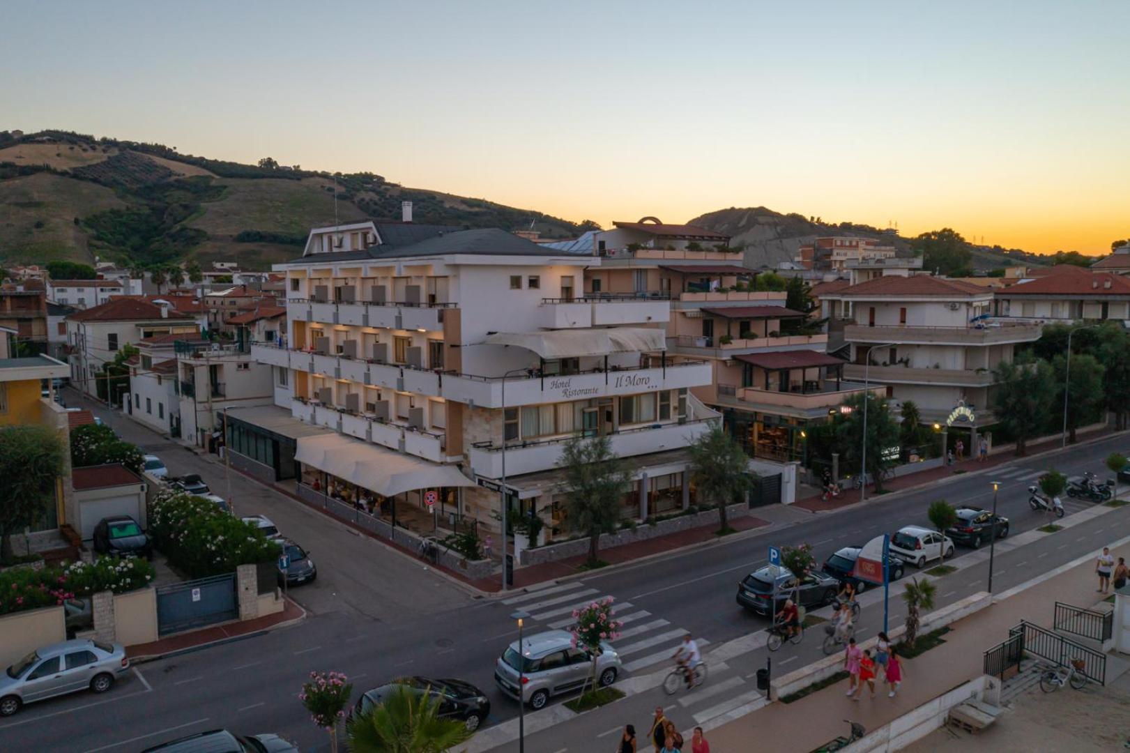 Hotel Il Moro Roseto Degli Abruzzi Esterno foto