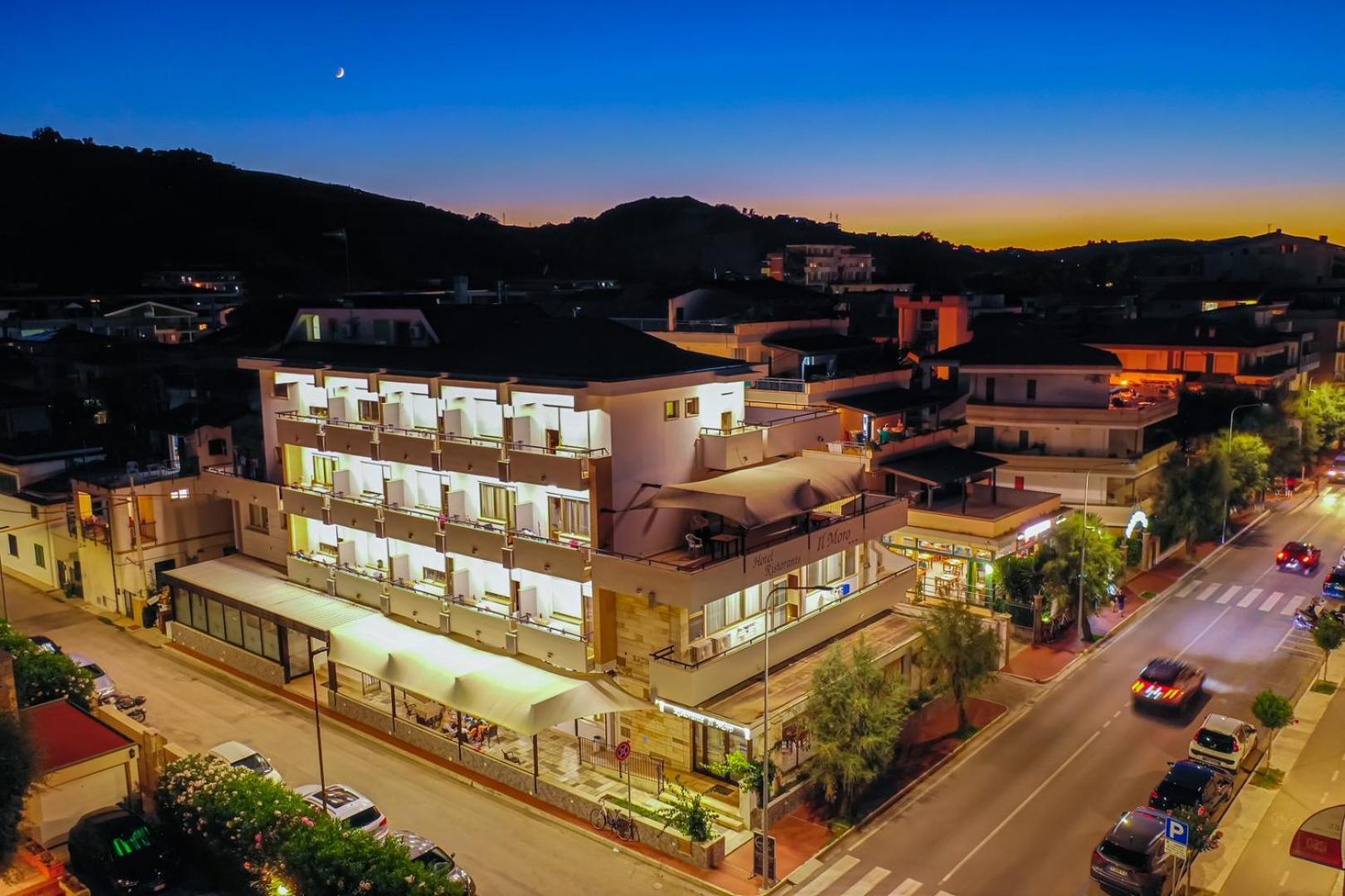 Hotel Il Moro Roseto Degli Abruzzi Esterno foto