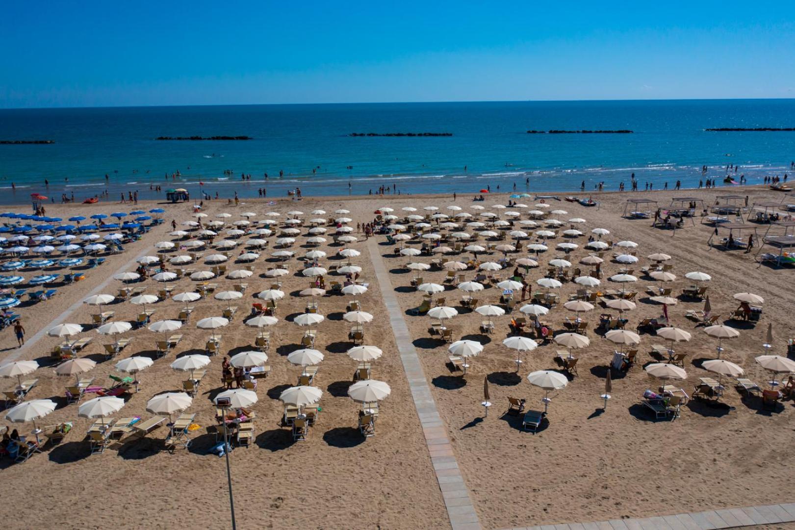Hotel Il Moro Roseto Degli Abruzzi Esterno foto